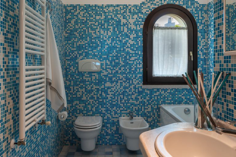 R3B4 4-6 pax bathroom 4