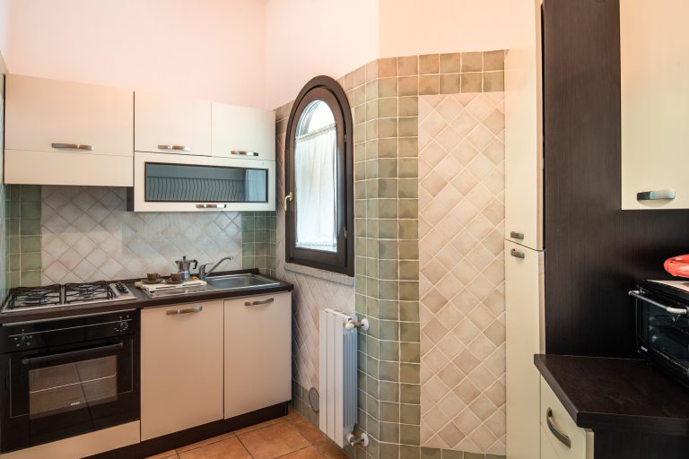 R3B4 4-6 pax kitchen 2