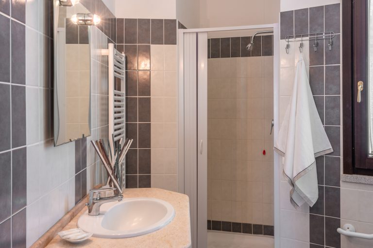 R3C2 bathroom A
