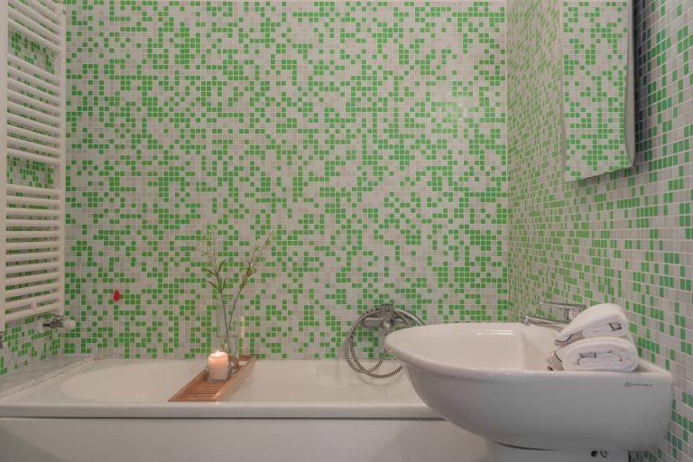 R3C2 bathroom B 1